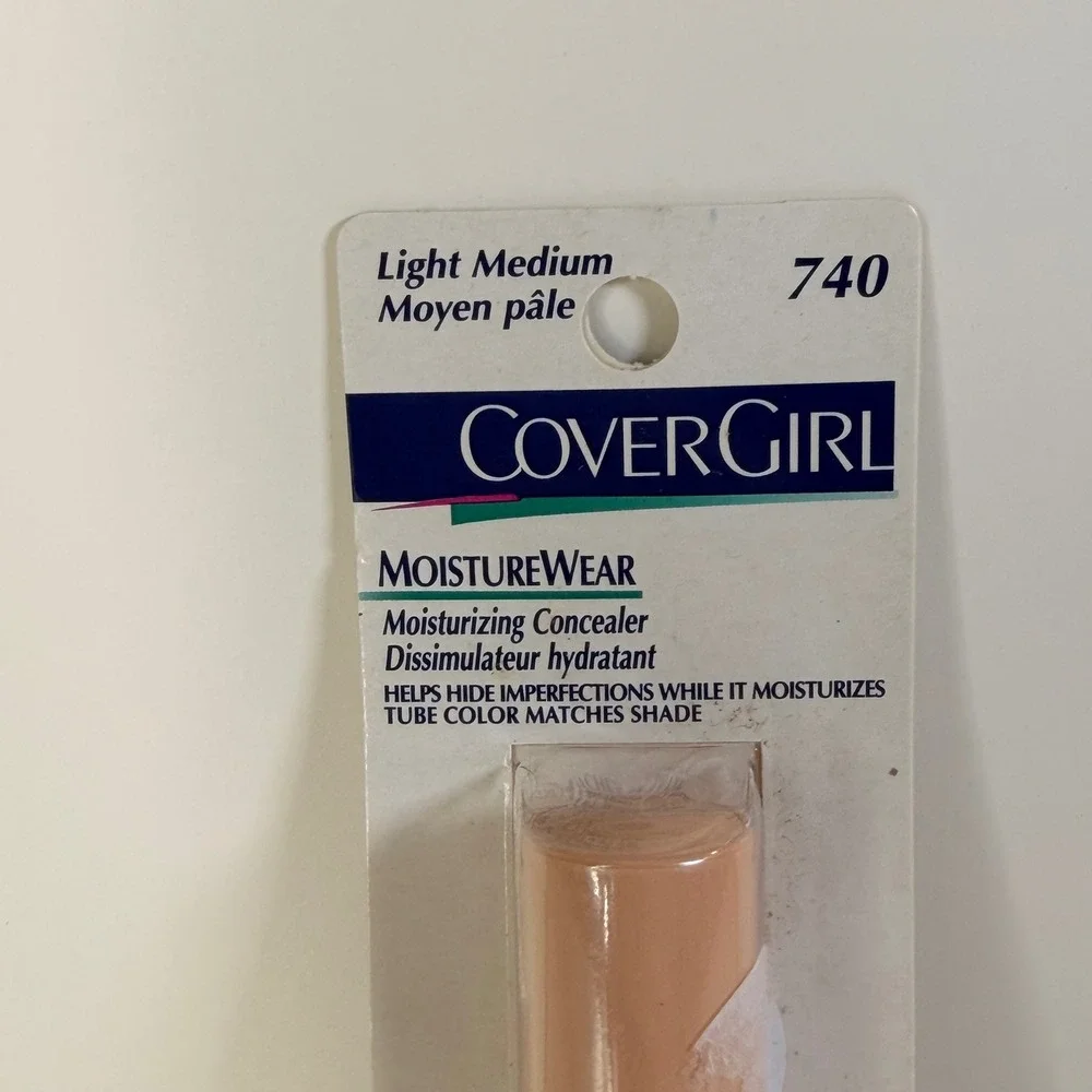 CoverGirl MoistureWear Moisturizing Concealer 740 Light Medium 4g .14 oz Stick